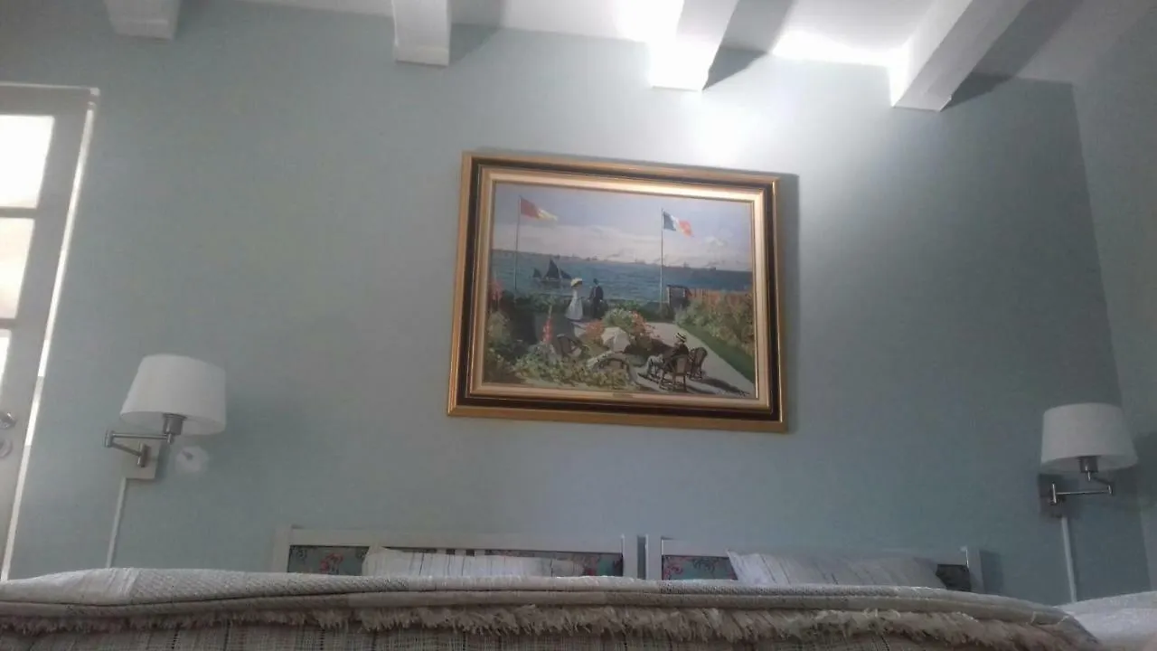 Suite Prive Chez Dunja Roumoules Bed & Breakfast